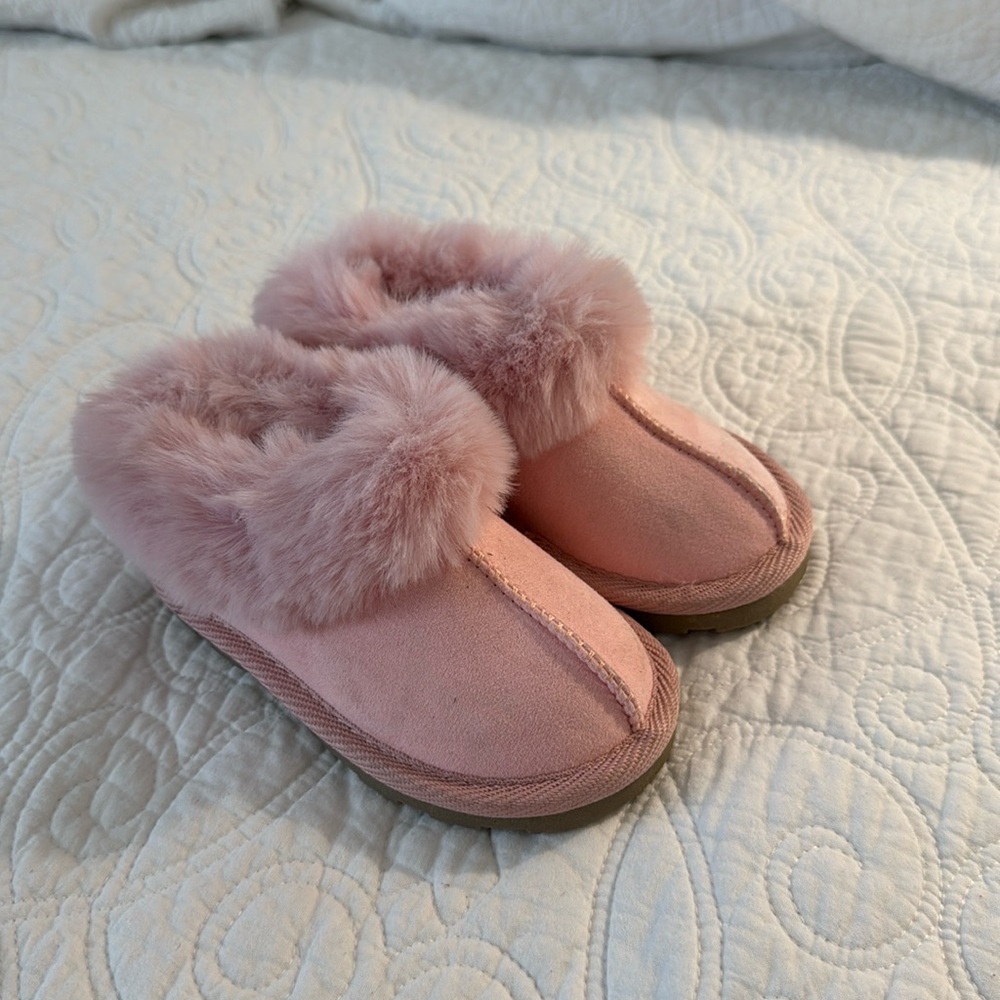 Light pink fuzzy toddler booties. Used once, great condition.